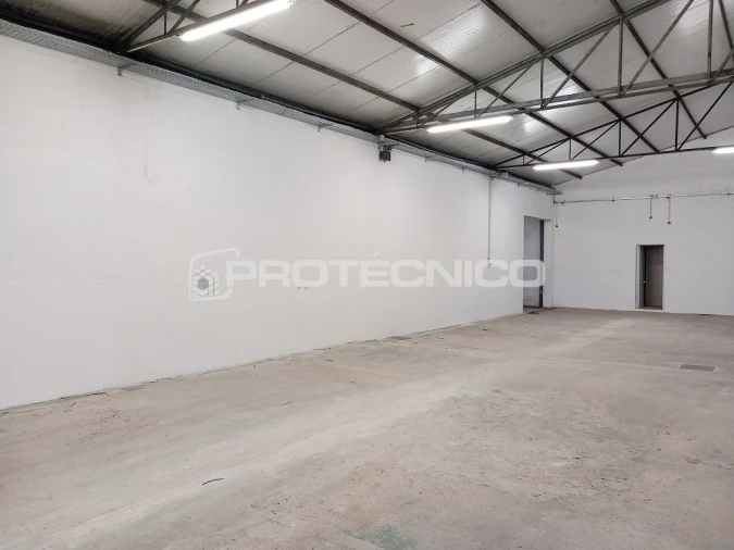 Armazém para Arrendamento em Zona Industrial En 1 Sul
