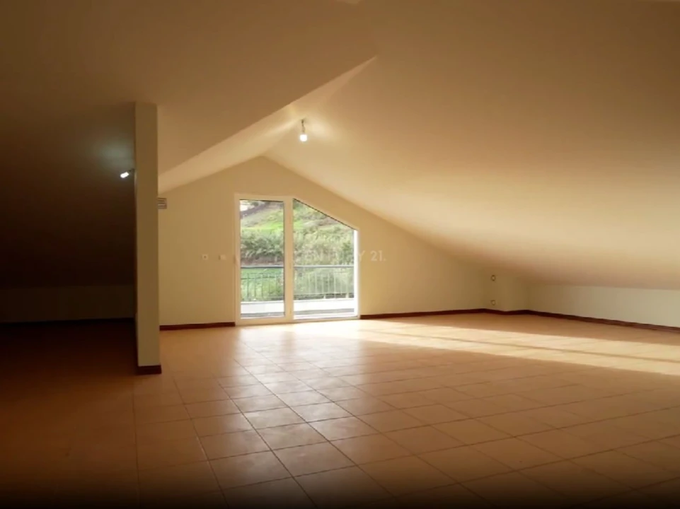 Moradia T3 para Venda em Canhas Foto 18