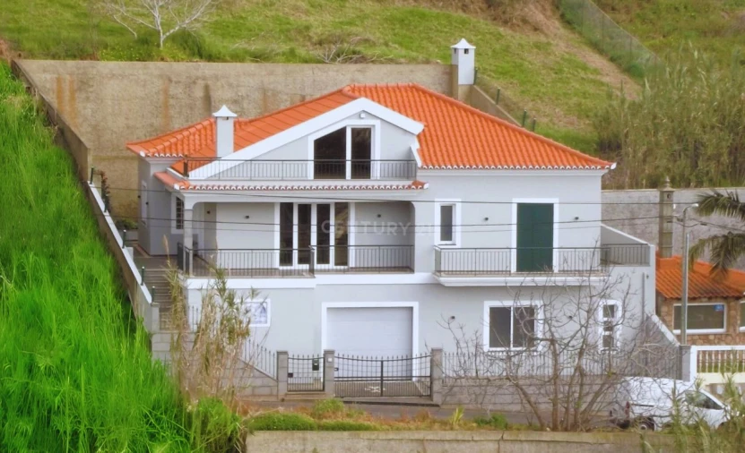 Moradia T3 para Venda em Canhas Foto 1