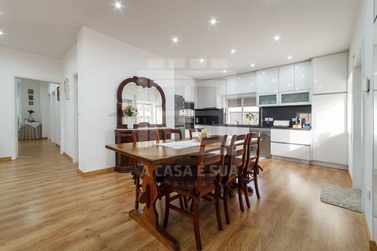 Moradia T6 para Venda em Cortegaça Foto 4