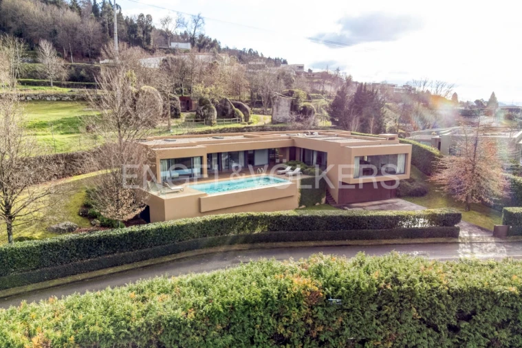 Moradia T5 para Venda em Guimarães Foto 1