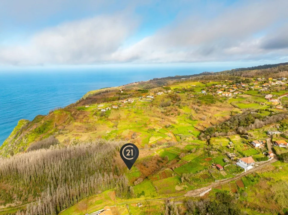 Terreno para Venda em Achada do Crasto Foto 2