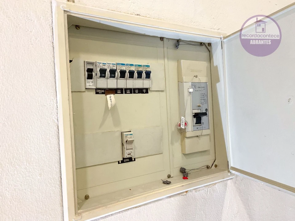 Loja para Arrendamento em Tapada do Chafariz Foto 8