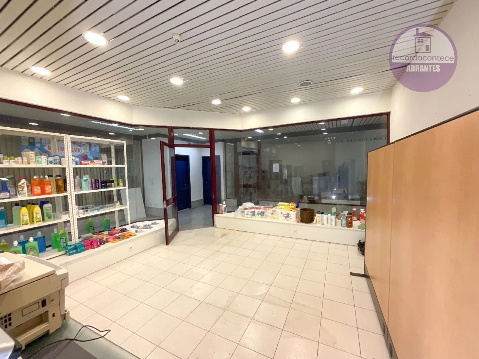 Loja para Arrendamento em Tapada do Chafariz Foto 12