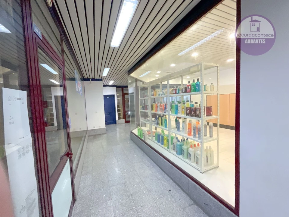 Loja para Arrendamento em Tapada do Chafariz Foto 17