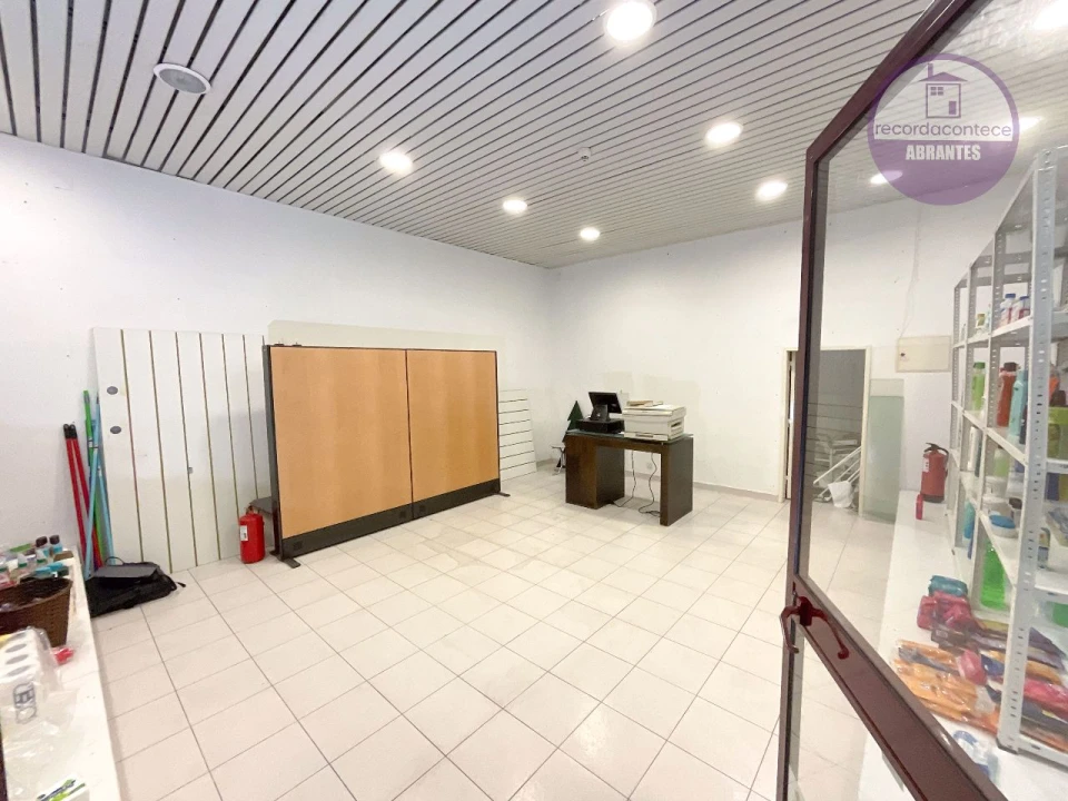 Loja para Arrendamento em Tapada do Chafariz Foto 16