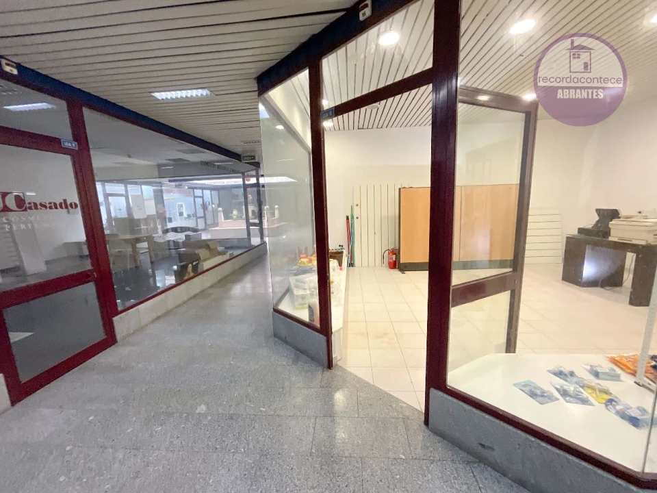 Loja para Arrendamento em Tapada do Chafariz Foto 20