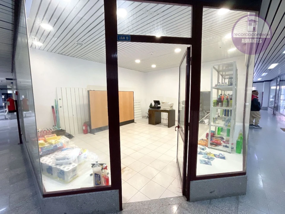 Loja para Arrendamento em Tapada do Chafariz Foto 22