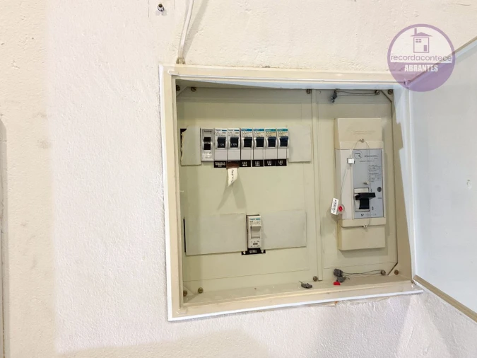 Loja para Arrendamento em Tapada do Chafariz Foto 5