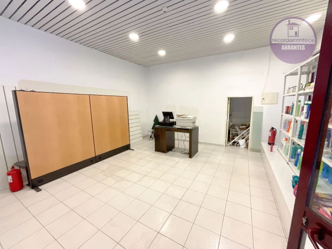 Loja para Arrendamento em Tapada do Chafariz Foto 11