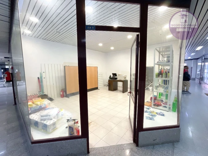 Loja para Arrendamento em Tapada do Chafariz Foto 22