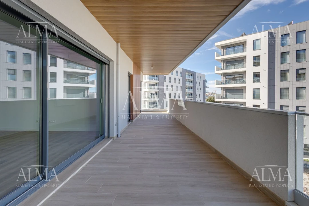 Apartamento T4 para Venda em Porto Foto 1