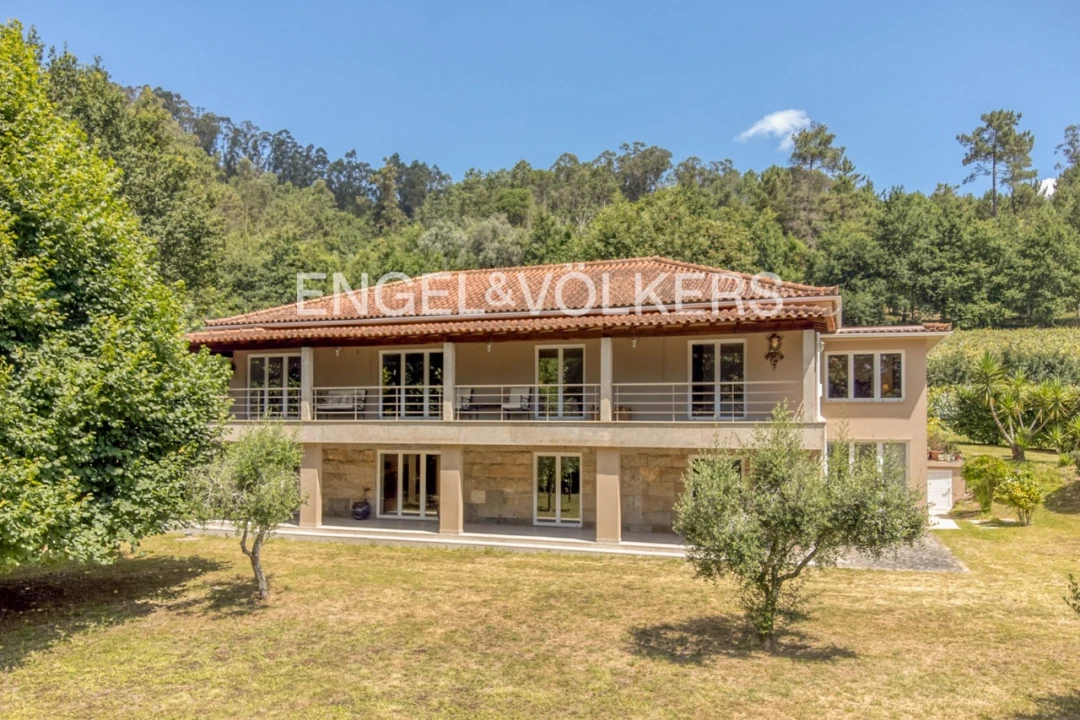 Moradia T4 para Venda em Barral Foto 4