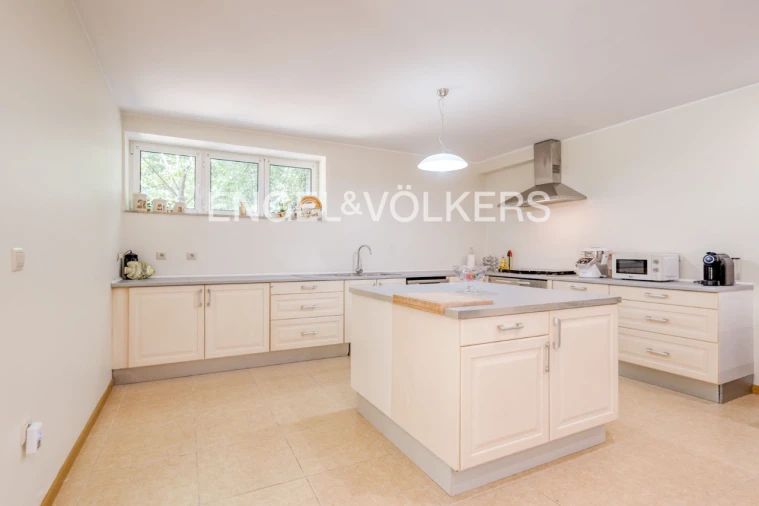 Moradia T4 para Venda em Barral Foto 3