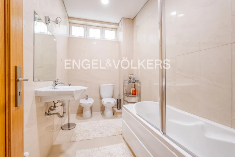 Moradia T4 para Venda em Barral Foto 8