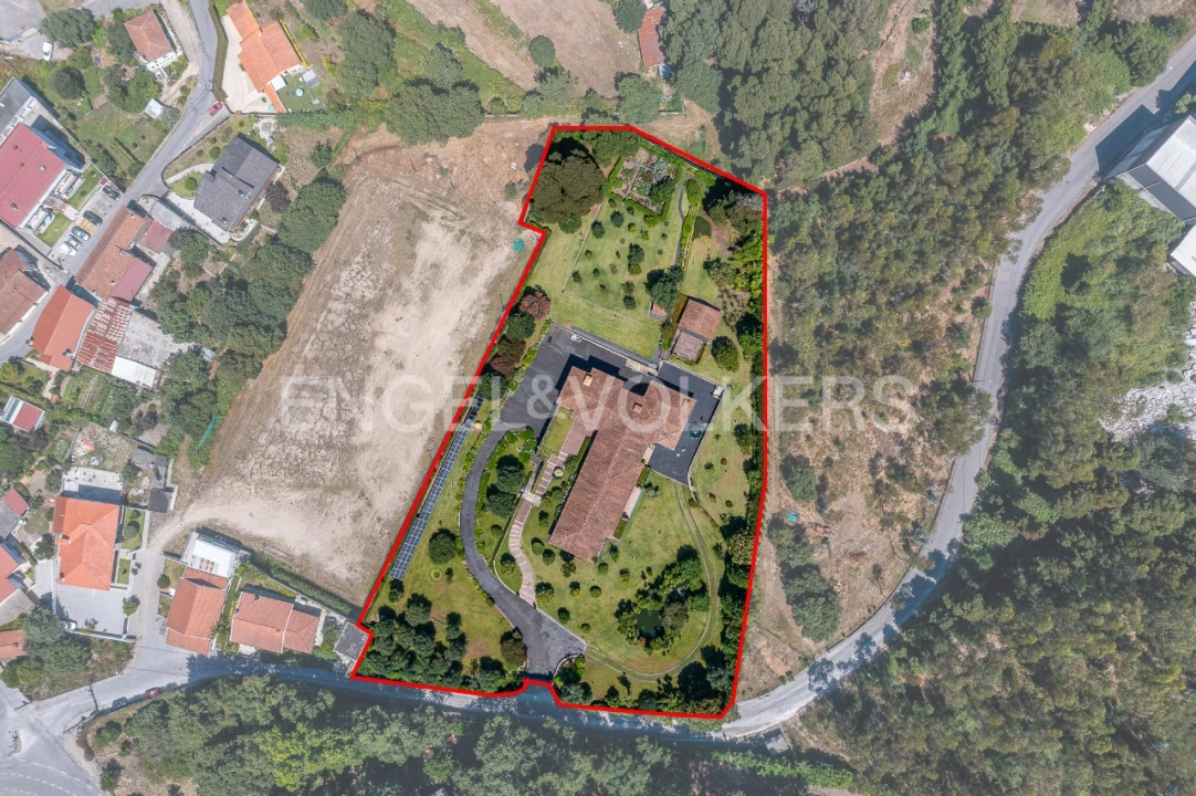 Moradia T4 para Venda em Lemenhe Foto 3