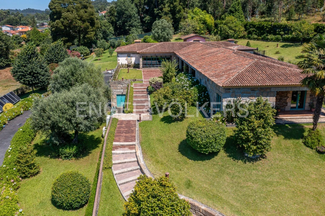 Moradia T4 para Venda em Lemenhe Foto 1