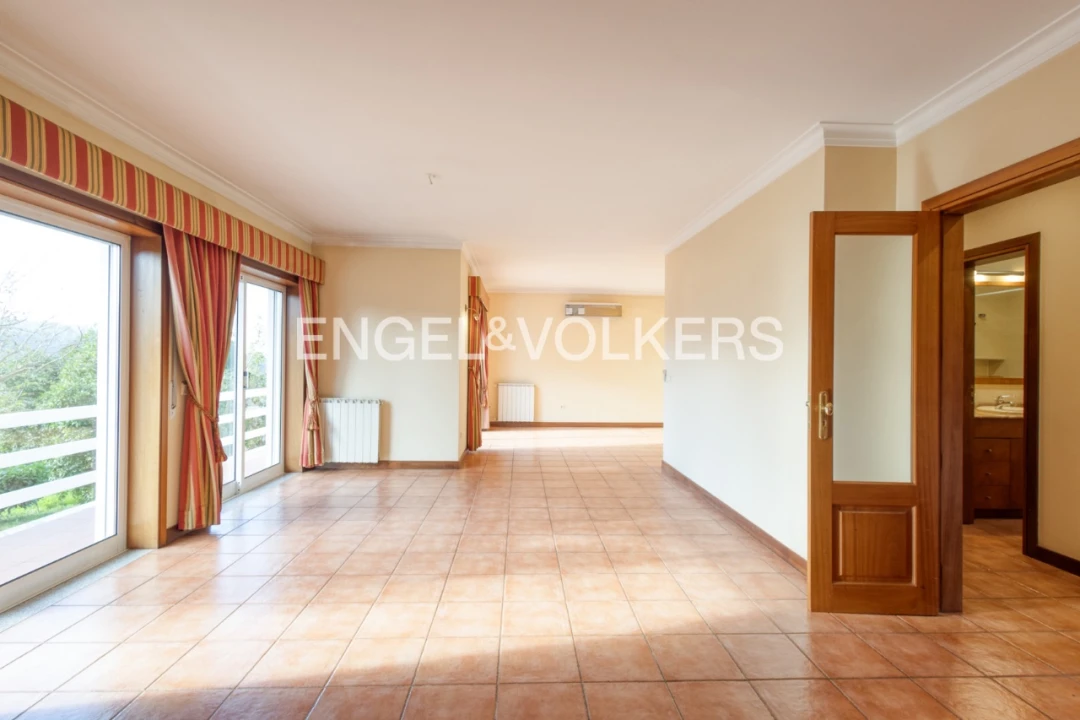 Moradia T4 para Venda em Santa Maria de Arnoso Foto 4