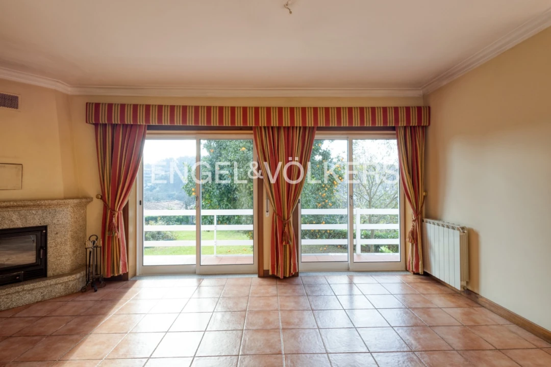 Moradia T4 para Venda em Santa Maria de Arnoso Foto 5