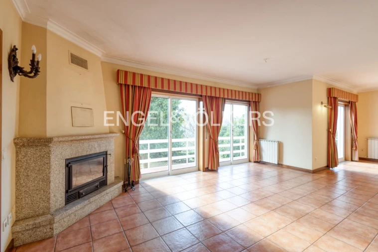 Moradia T4 para Venda em Santa Maria de Arnoso Foto 3