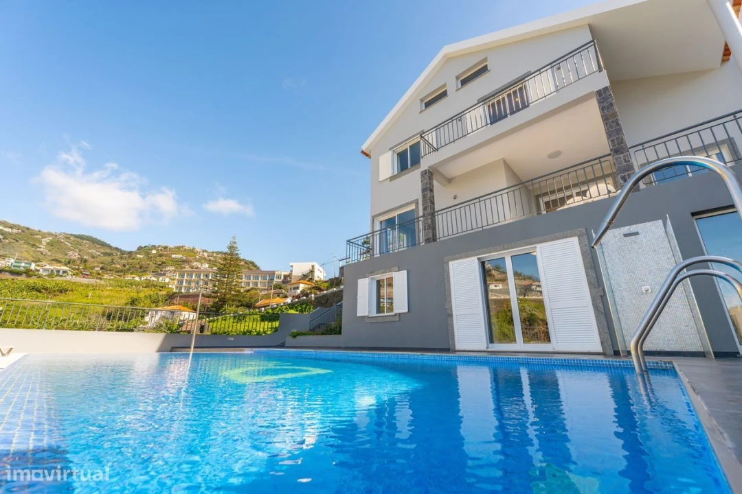 Moradia T3 para Venda em Ribeira Brava Foto 1