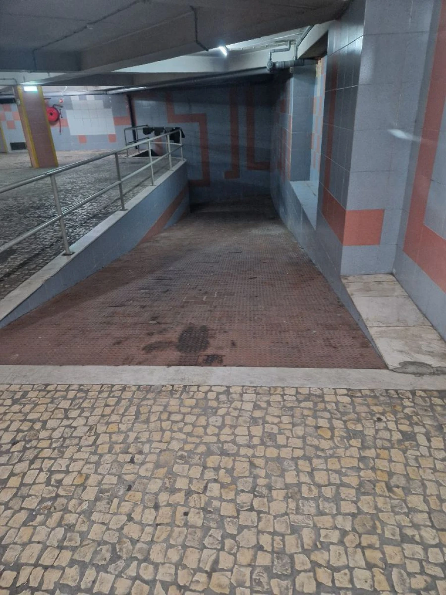 Garagem para Venda em Amadora Foto 10