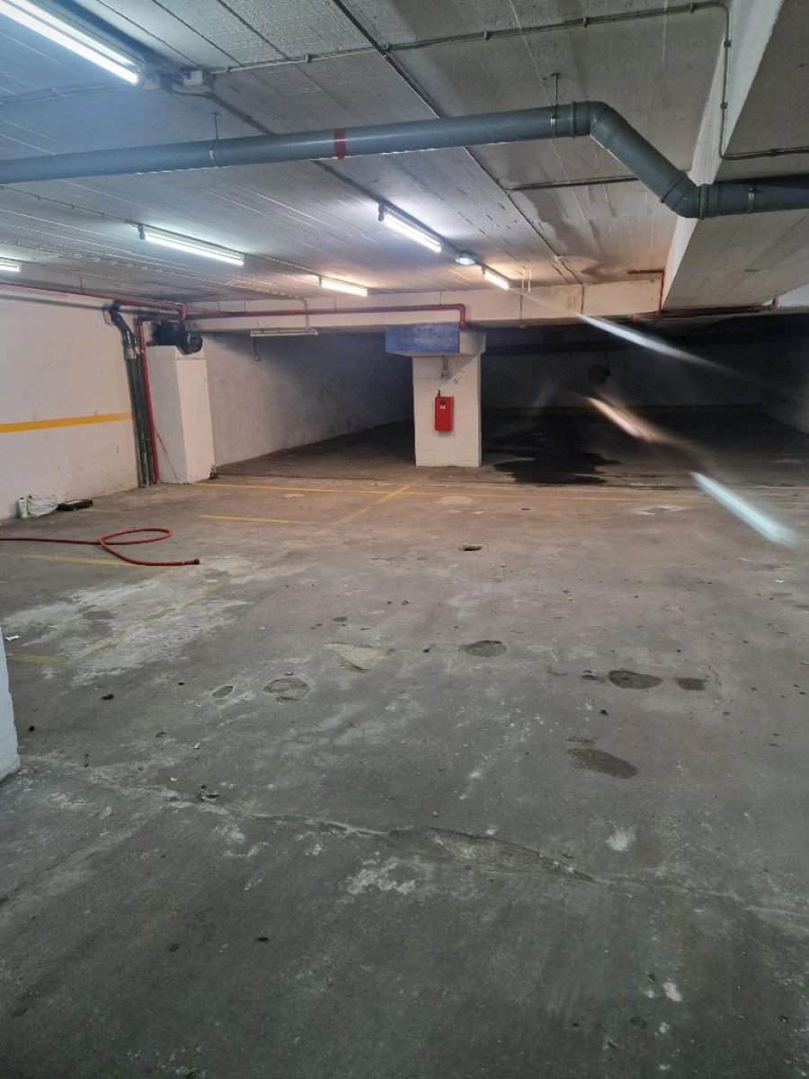 Garagem para Venda em Amadora Foto 1