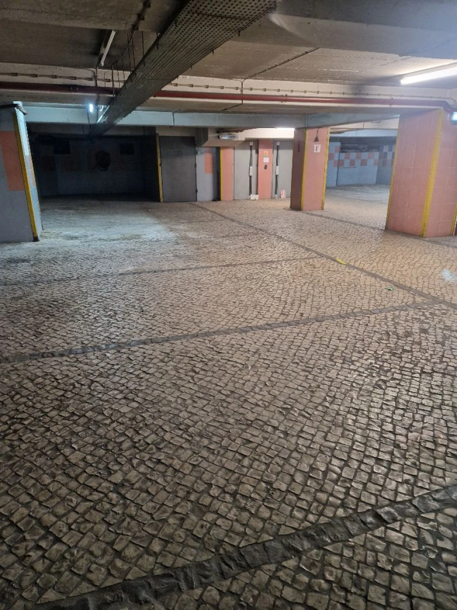 Garagem para Venda em Amadora Foto 14