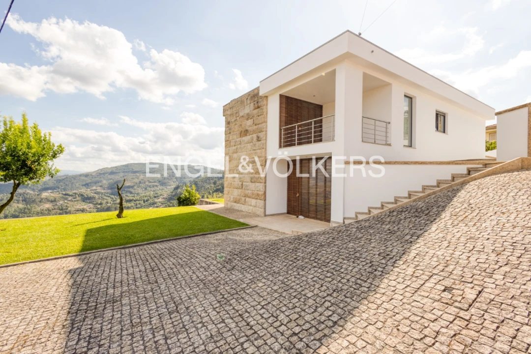 Moradia T5 para Venda em Torres Foto 3