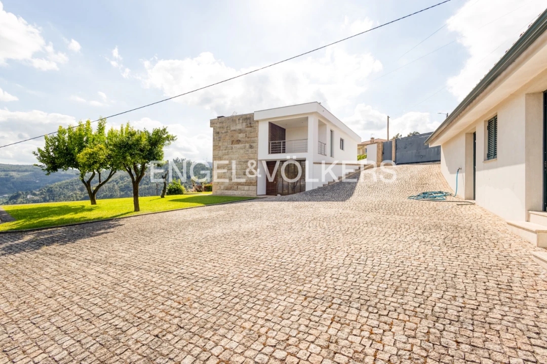 Moradia T5 para Venda em Torres Foto 2