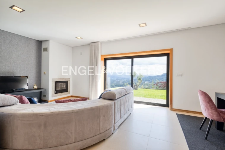 Moradia T5 para Venda em Torres Foto 7