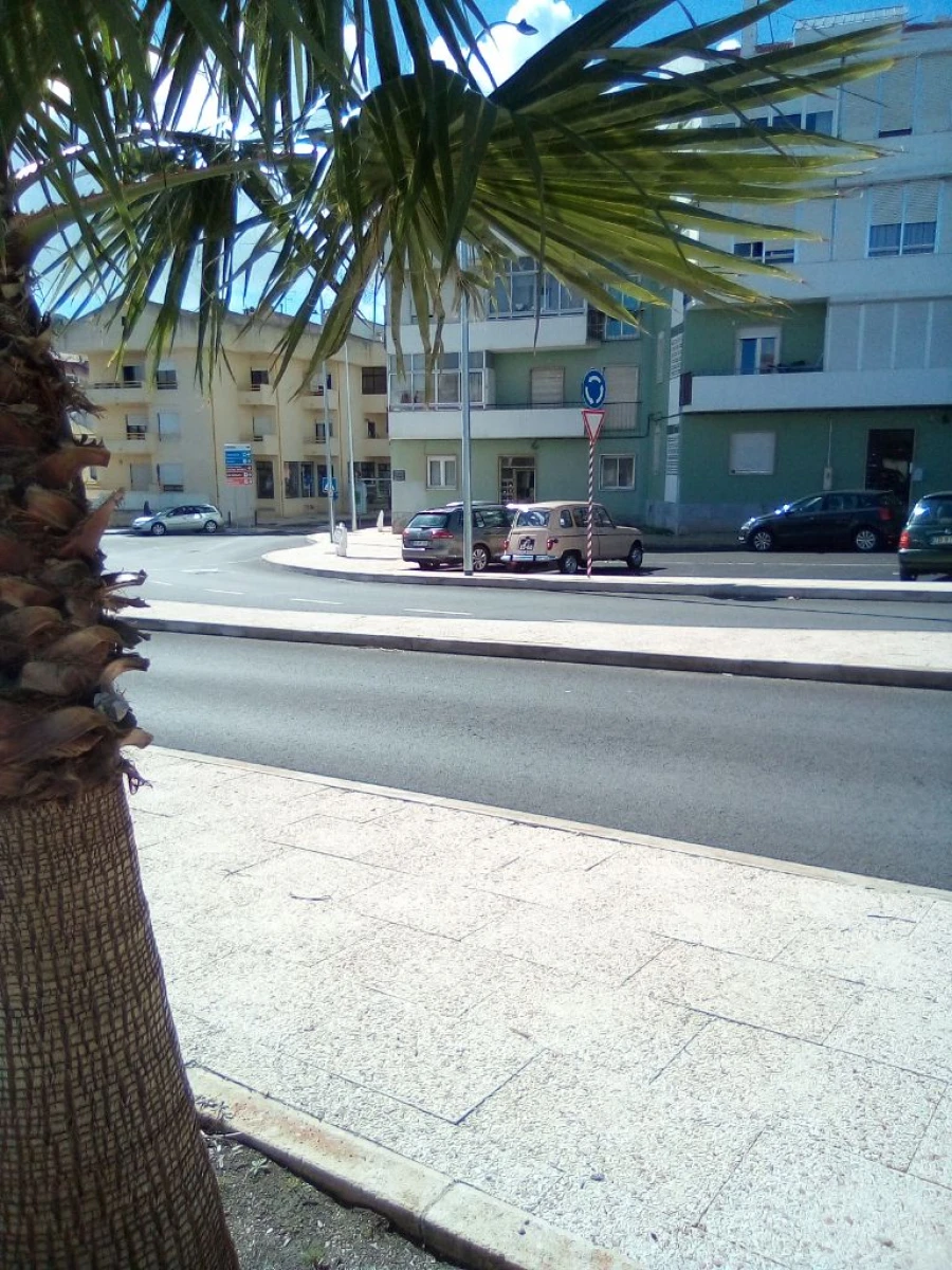 Apartamento T2 para Venda em Linda-a-Velha Foto 1