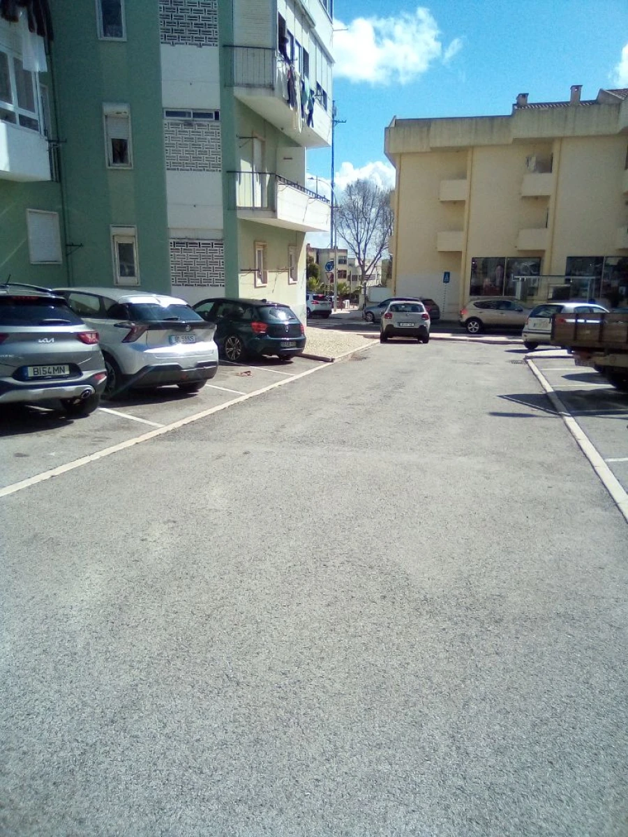 Apartamento T2 para Venda em Linda-a-Velha Foto 5