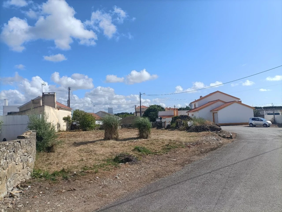 Terreno para Venda em Zambujal Foto 2