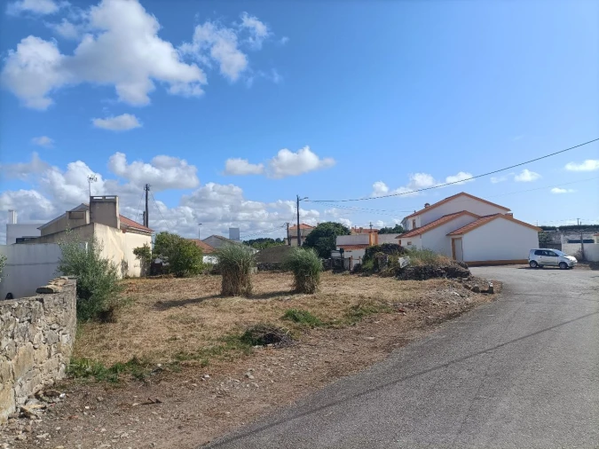 Terreno para Venda em Zambujal Foto 2