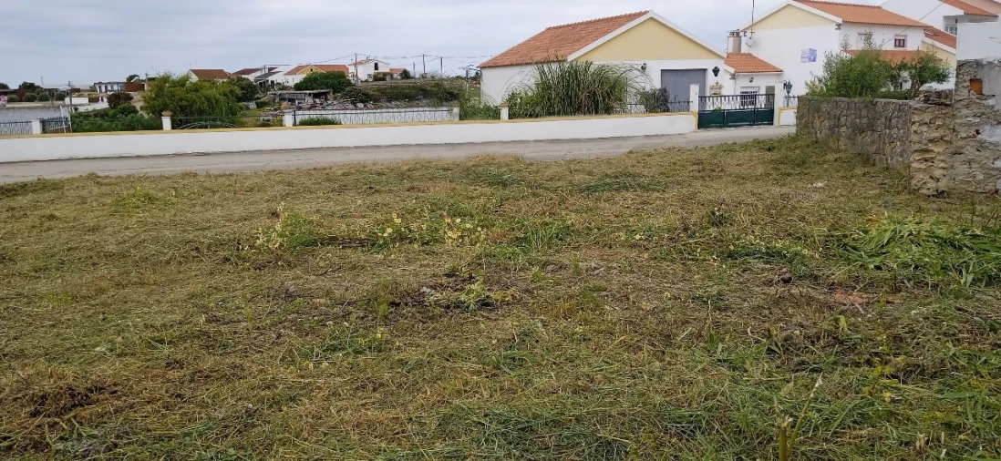 Terreno para Venda em Zambujal Foto 1