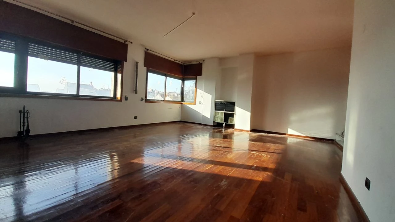 Apartamento T3 para Arrendamento em Porto Foto 3