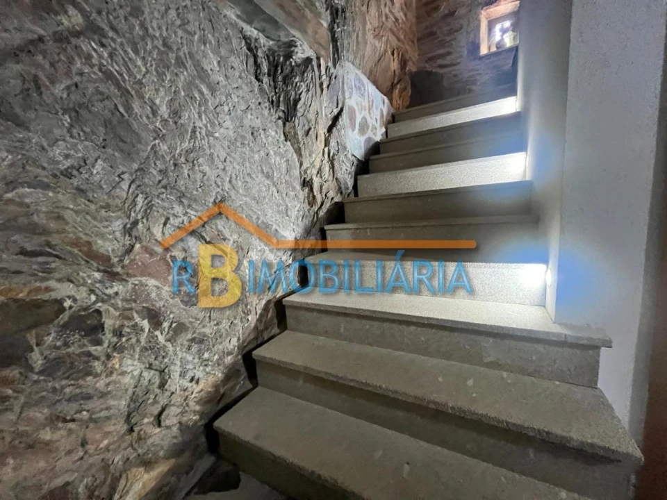 Moradia T1 para Venda em Fragoselas Foto 11