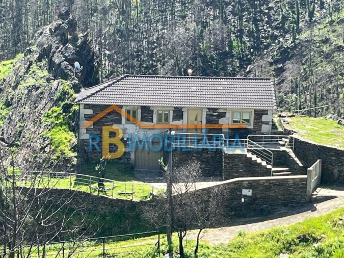 Moradia T1 para Venda em Fragoselas Foto 2