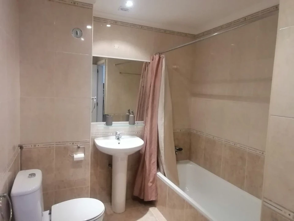 Apartamento T1 para Arrendamento em Funchal Foto 8