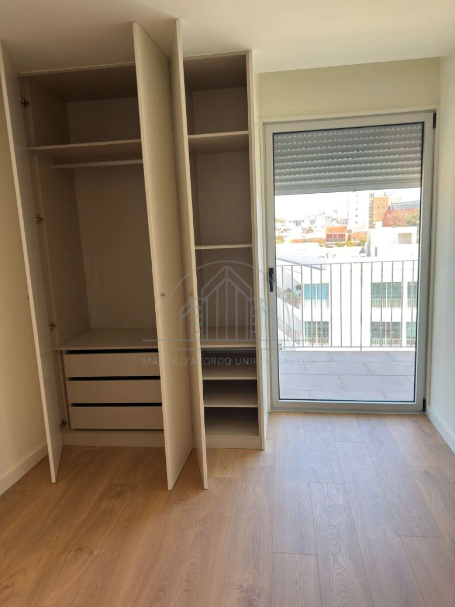 Apartamento T2 para Arrendamento em Porto Foto 8