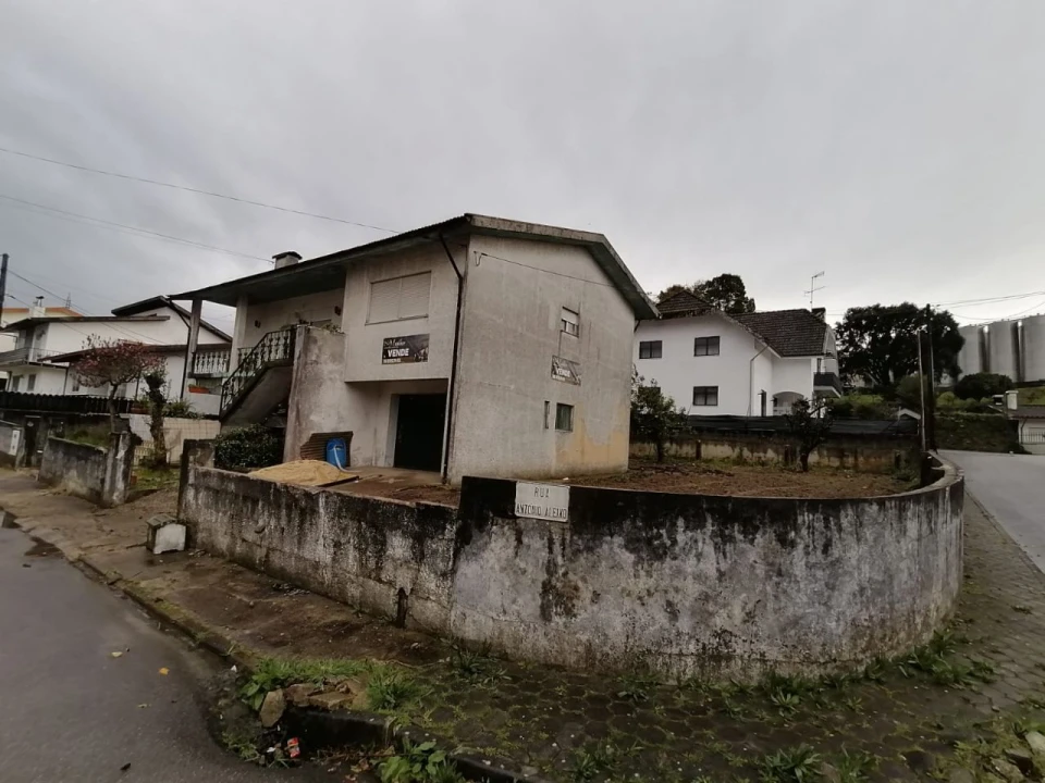 Moradia T6 para Venda em São João da Madeira Foto 3