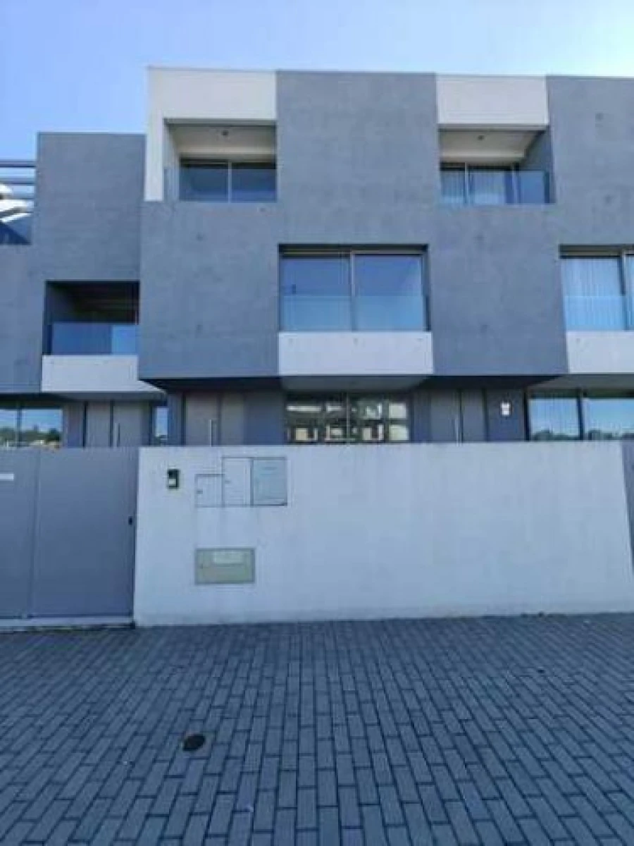 Moradia T3 para Venda em Paredes Foto 1