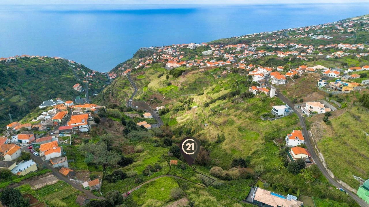 Terreno P/ Prédio para Venda em Calheta Foto 1