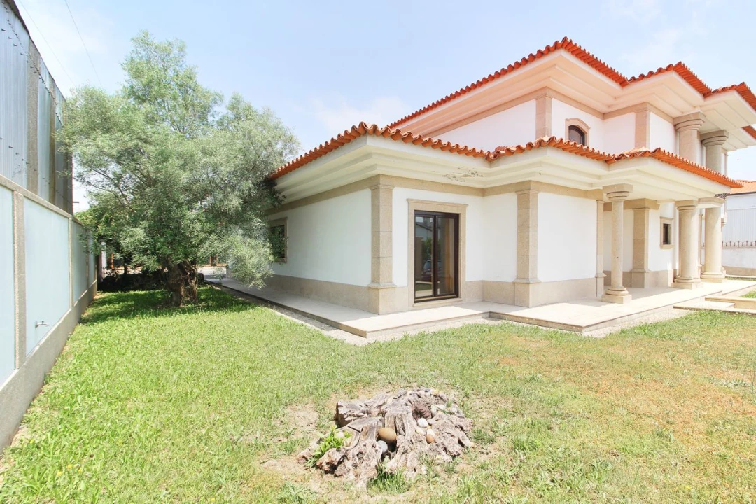 Moradia T4 para Venda em Sobrosa Foto 10