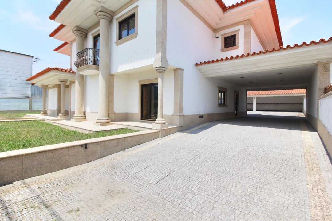 Moradia T4 para Venda em Sobrosa Foto 11