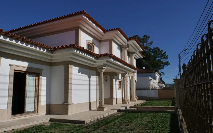 Moradia T4 para Venda em Sobrosa Foto 2