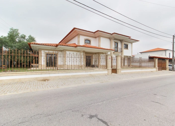 Moradia T4 para Venda em Sobrosa Foto 6