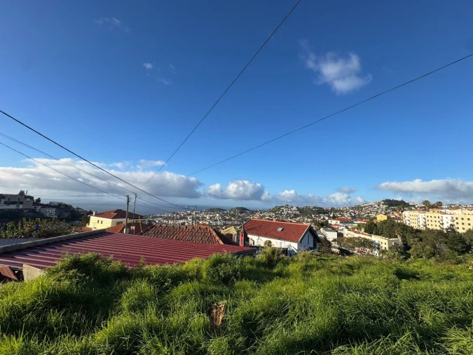 Terreno para Venda em Funchal Foto 2