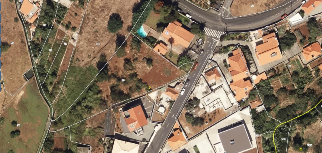 Terreno para Venda em Funchal Foto 3